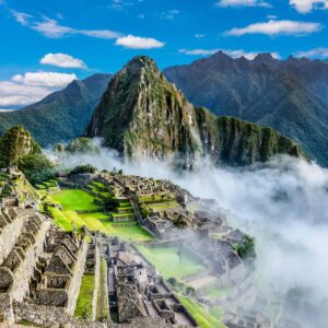 Machu picchu con Nubes -