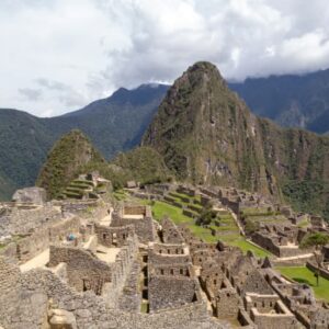 Vista frontal de Machu Picchu